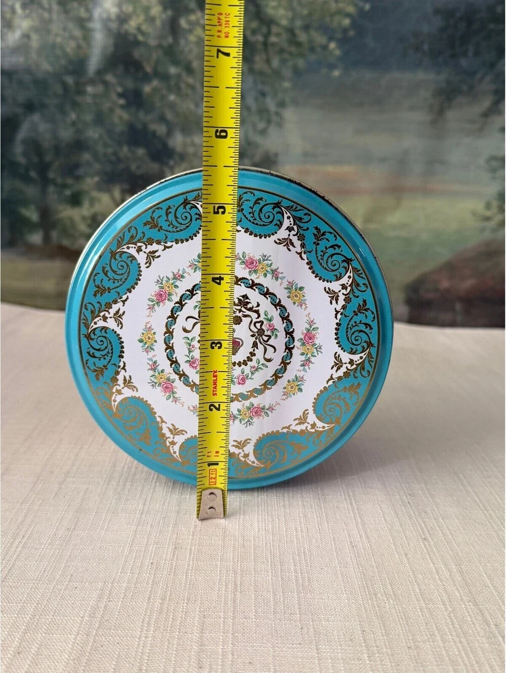 Royal Palaces Biscuit Tin - Vintage Decorative Round Metal Tin